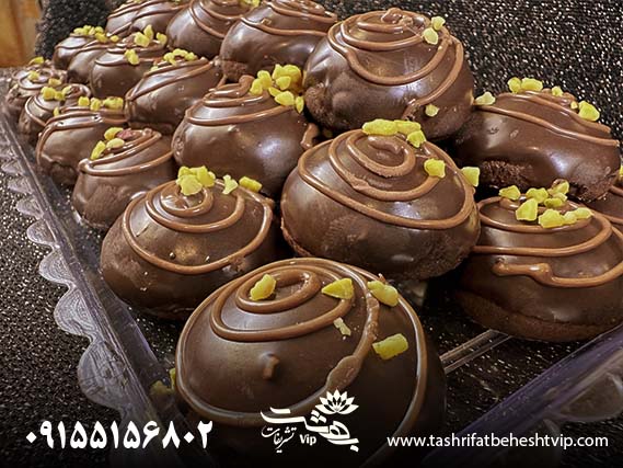 بسته پذیرایی مراسم سالگرد فوت شامل اقلام پذیرایی و بسته‌بندی شیک